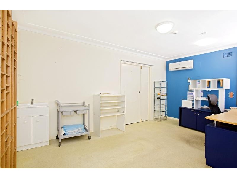 5 Stockton Ave, Moorebank NSW 2170