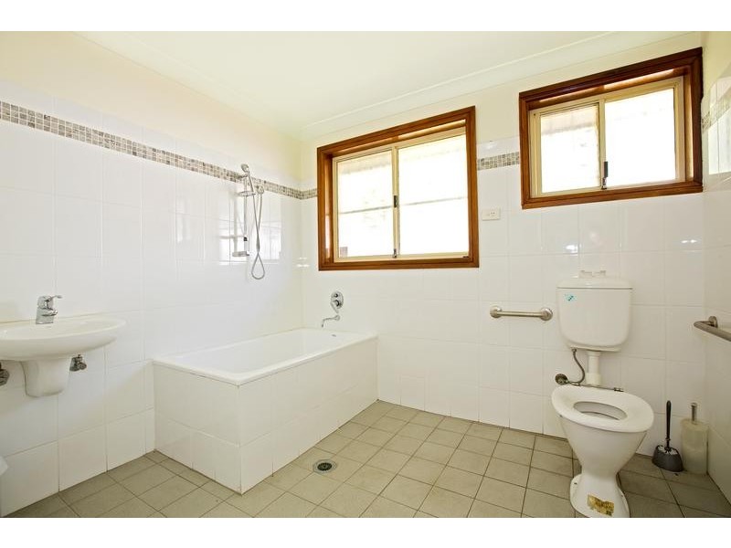 5 Stockton Ave, Moorebank NSW 2170