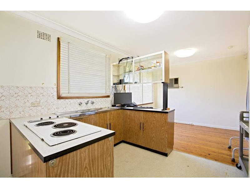 5 Stockton Ave, Moorebank NSW 2170