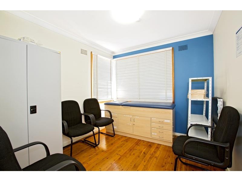 5 Stockton Ave, Moorebank NSW 2170