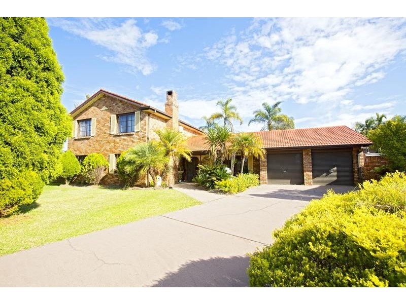 4 Hinton Pl, Chipping Norton NSW 2170
