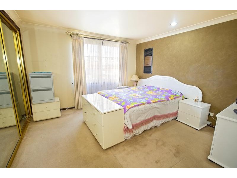 4 Hinton Pl, Chipping Norton NSW 2170