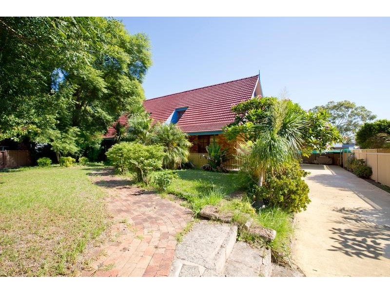 19 Banbury Cres, Chipping Norton NSW 2170