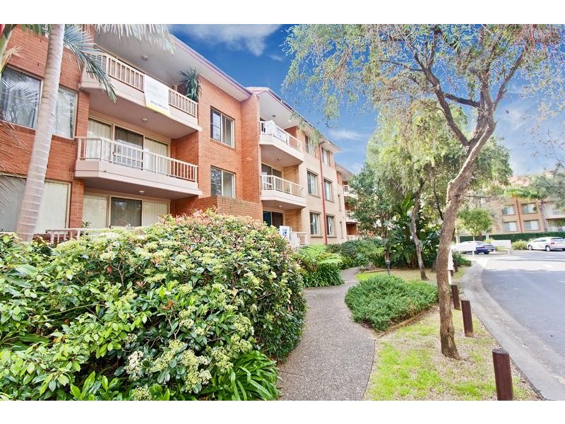 24/4 Mead Drv, Chipping Norton NSW 2170