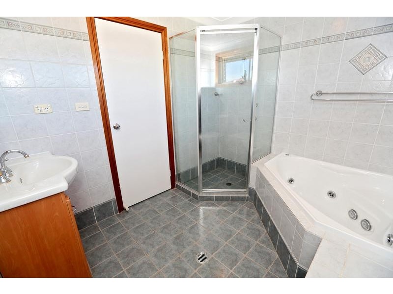 3 Evesham Pl, Chipping Norton NSW 2170