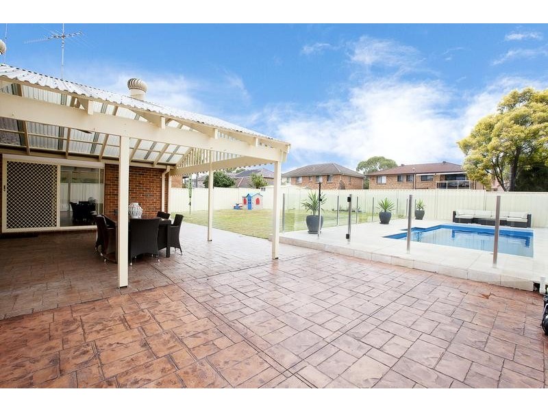 3 Evesham Pl, Chipping Norton NSW 2170