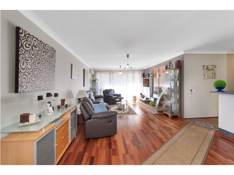 10/4 Mead Drv, Chipping Norton NSW 2170