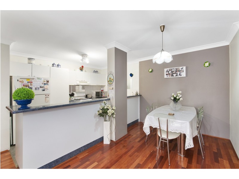 10/4 Mead Drv, Chipping Norton NSW 2170