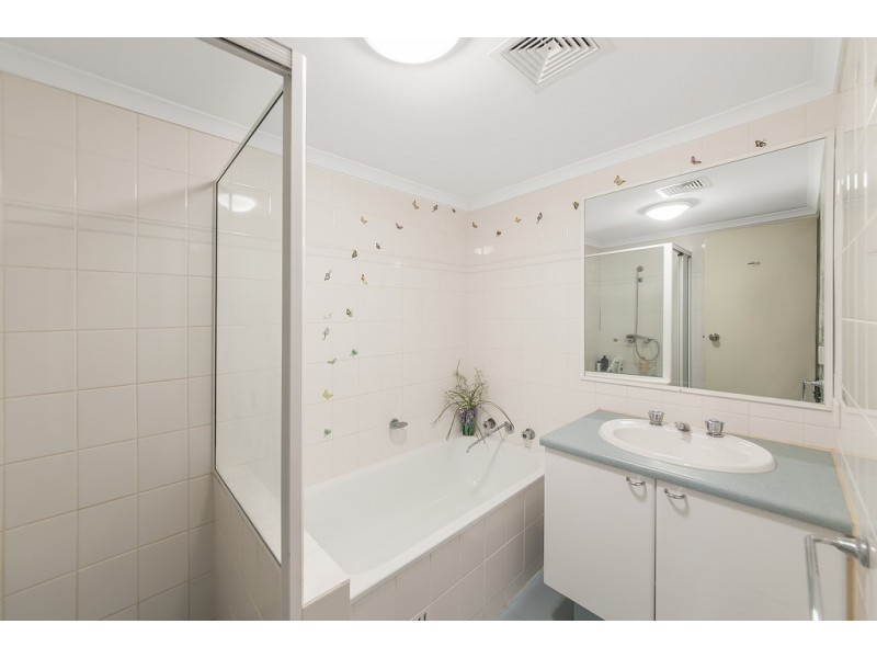 10/4 Mead Drv, Chipping Norton NSW 2170