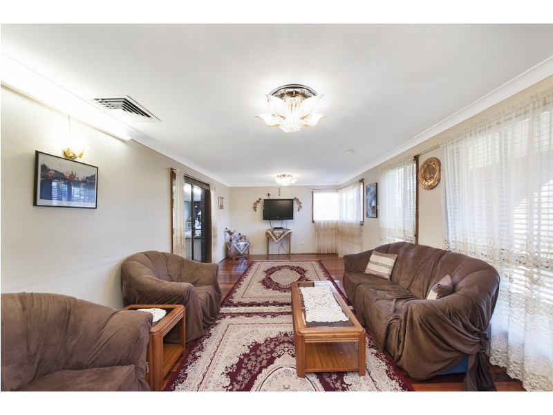 2 Bainbridge Ave, Chipping Norton NSW 2170