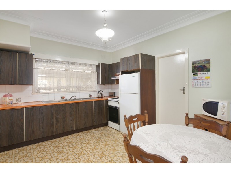 4 Moorebank Ave, Moorebank NSW 2170