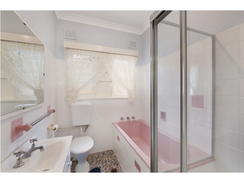 4 Moorebank Ave, Moorebank NSW 2170