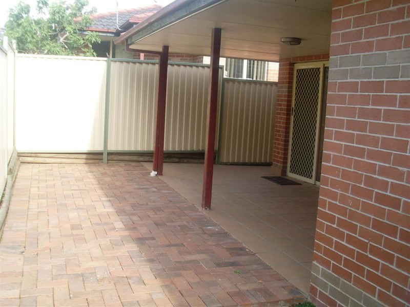 2/9 Lee Street, Condell Park NSW 2200