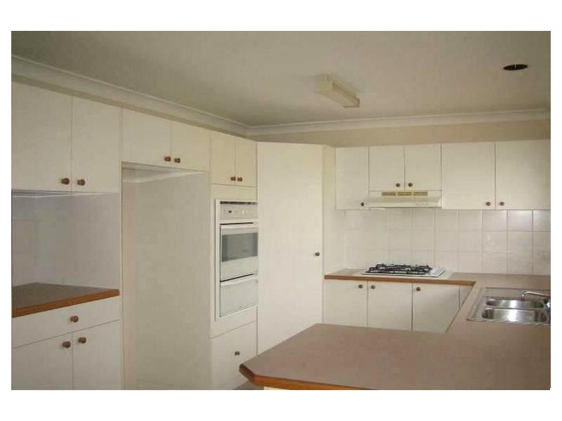 11 Larra Court, Wattle Grove NSW 2173