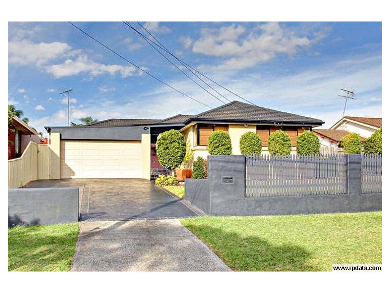 4 Magree Crescent, Chipping Norton NSW 2170