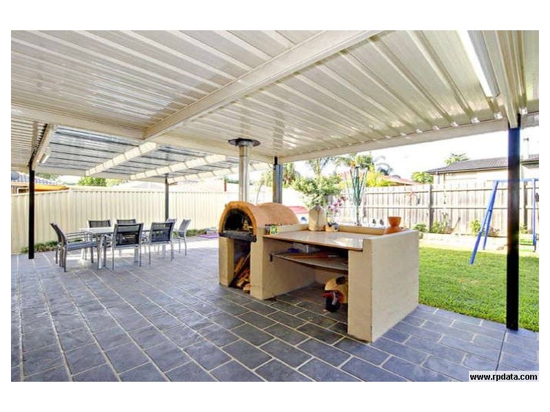 4 Magree Crescent, Chipping Norton NSW 2170