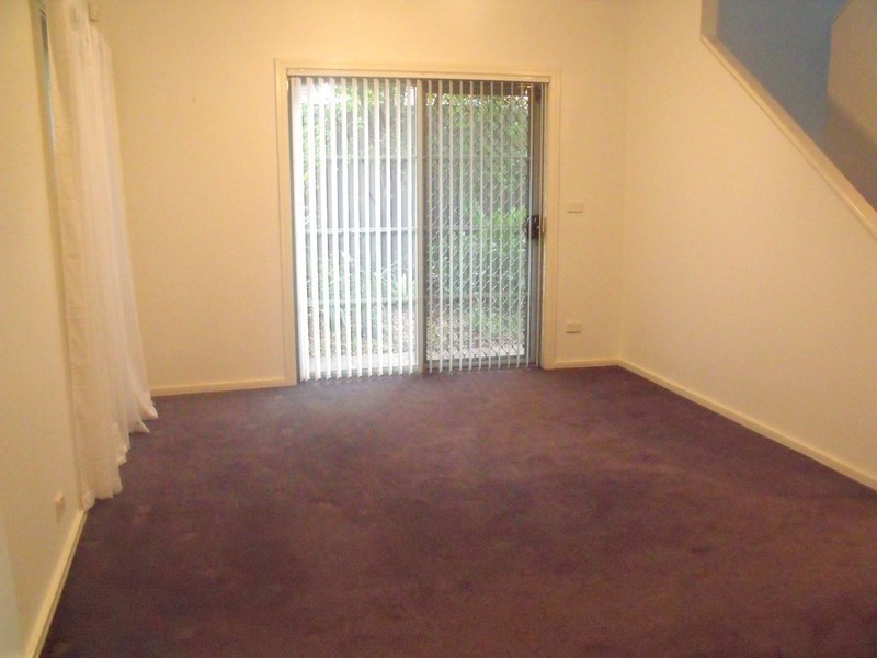1/20 Continua Court, Wattle Grove NSW 2173