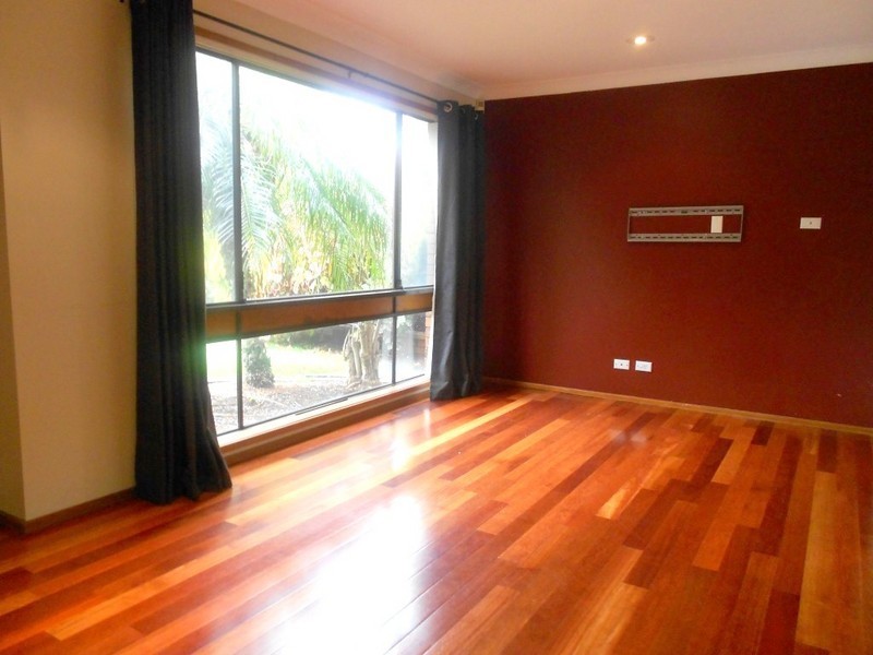 23 Banbury Crescent, Chipping Norton NSW 2170