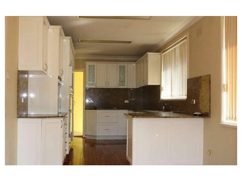 1 Hind Place, Chipping Norton NSW 2170