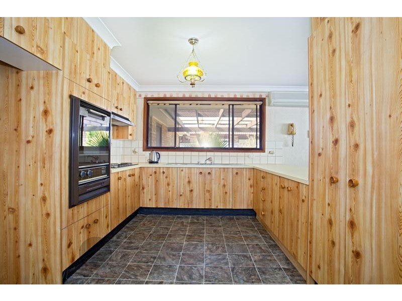 4 Banbury Crescent, Chipping Norton NSW 2170