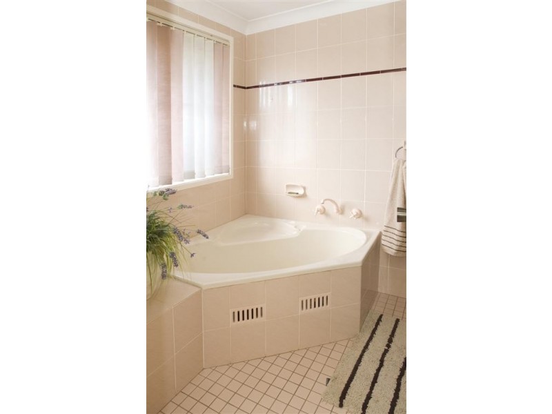 9 Bosnjak Avenue, Edensor Park NSW 2176