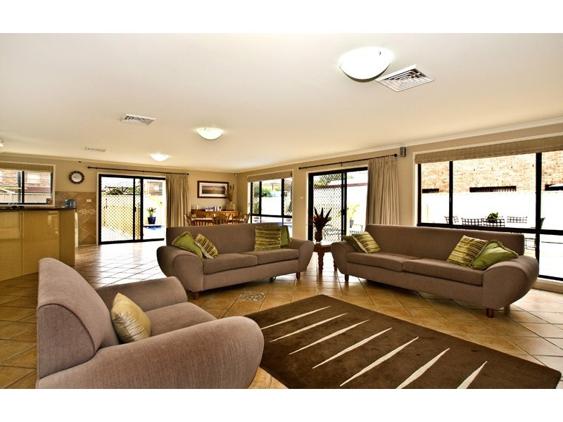 16 Shoreham Crescent, Chipping Norton NSW 2170
