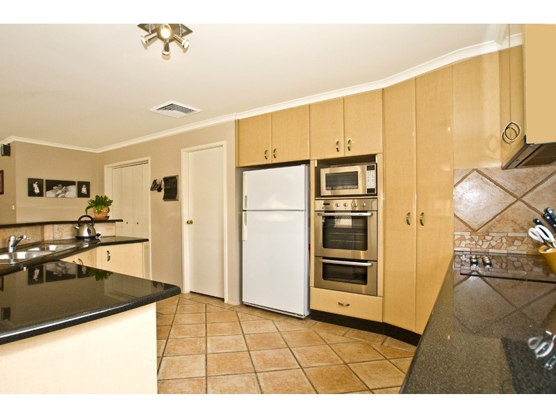 16 Shoreham Crescent, Chipping Norton NSW 2170