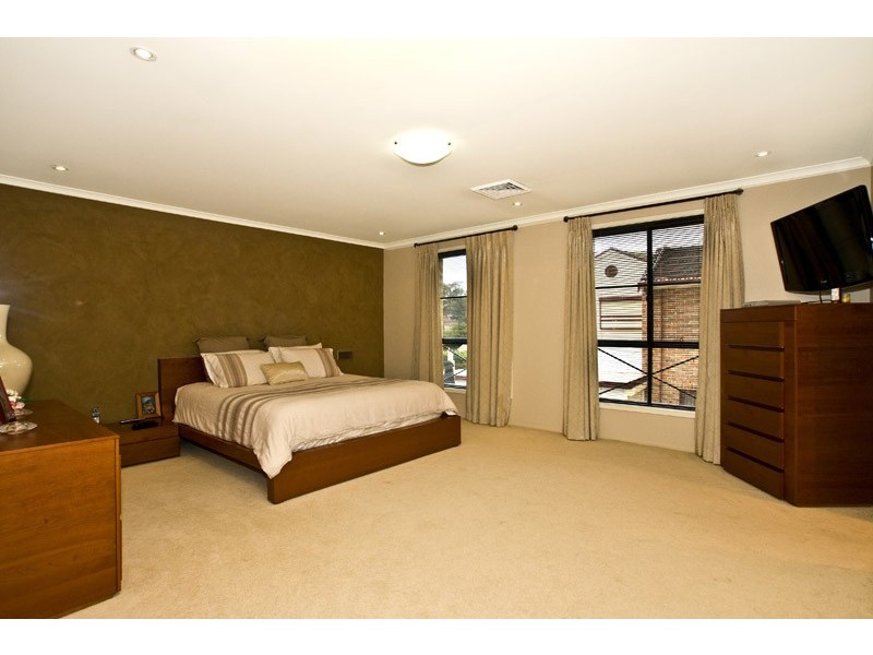 16 Shoreham Crescent, Chipping Norton NSW 2170