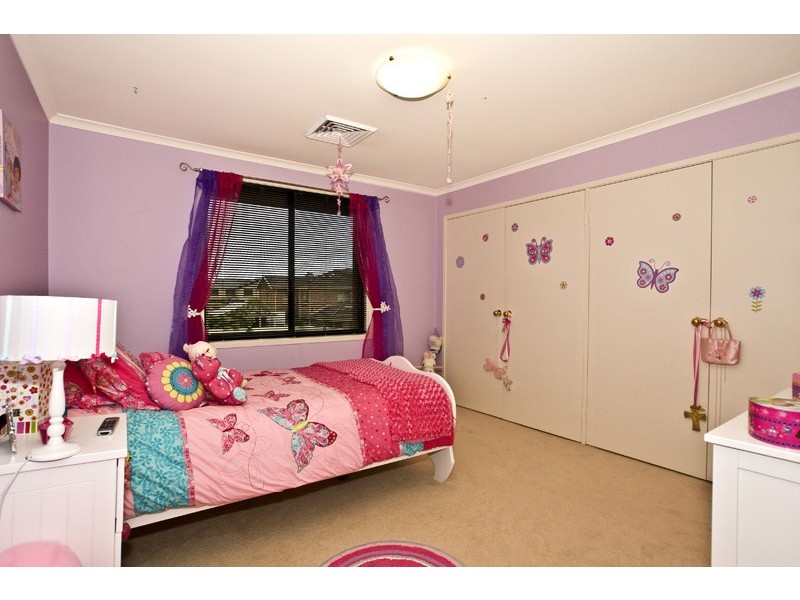 16 Shoreham Crescent, Chipping Norton NSW 2170