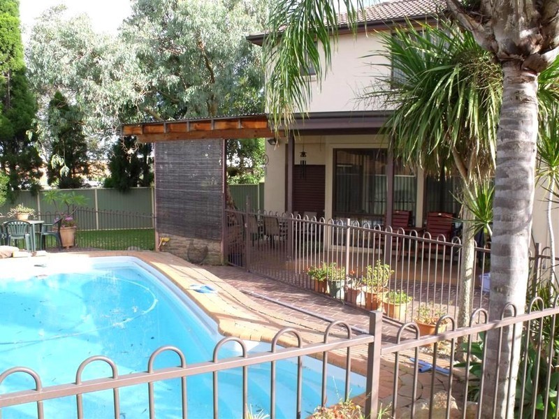 2 Derby Crescent, Chipping Norton NSW 2170