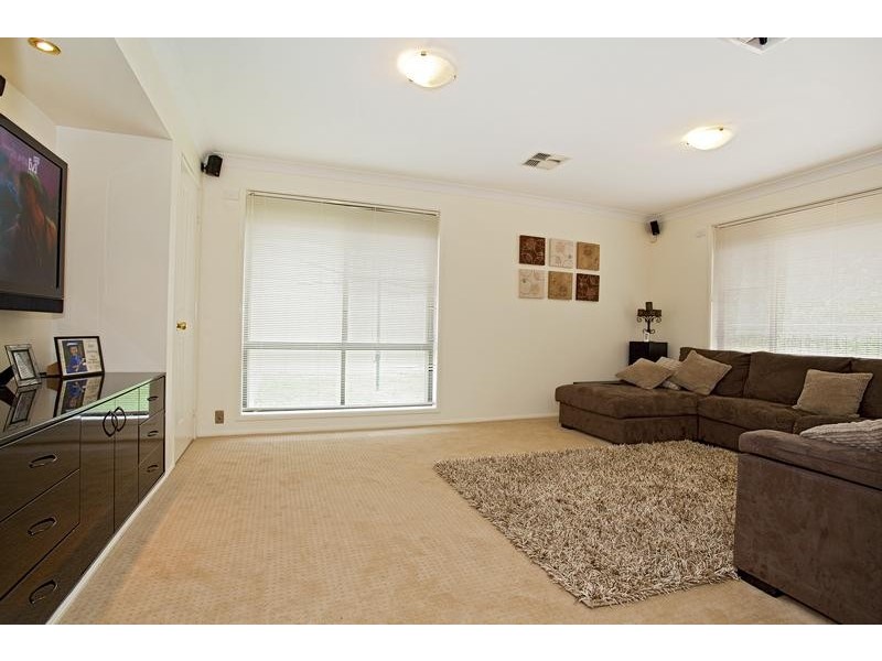 24 Yachtsman Drive, Chipping Norton NSW 2170