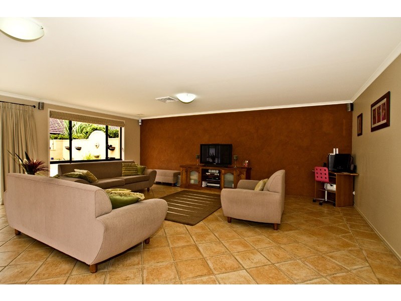 16 Shoreham Crescent, Chipping Norton NSW 2170