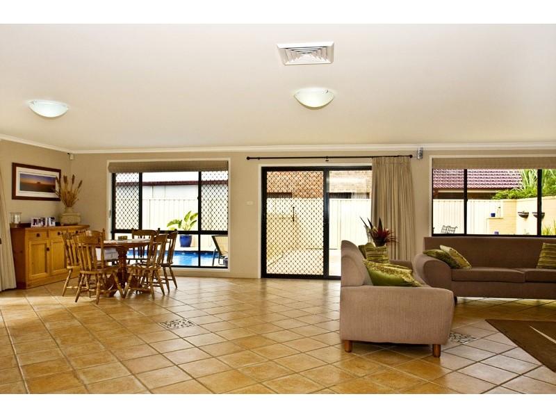 16 Shoreham Crescent, Chipping Norton NSW 2170