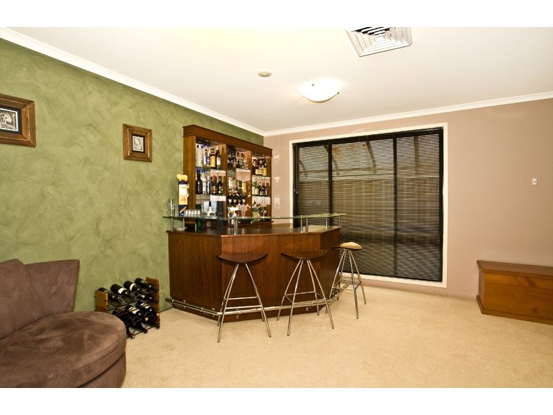 16 Shoreham Crescent, Chipping Norton NSW 2170