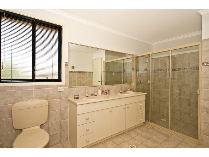 16 Shoreham Crescent, Chipping Norton NSW 2170