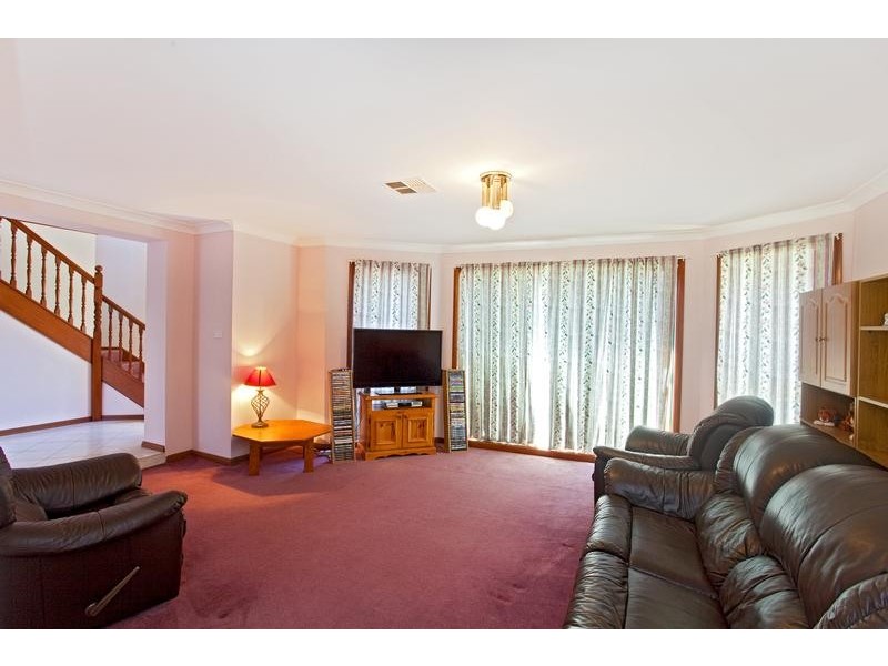 18 Chesham Place, Chipping Norton NSW 2170