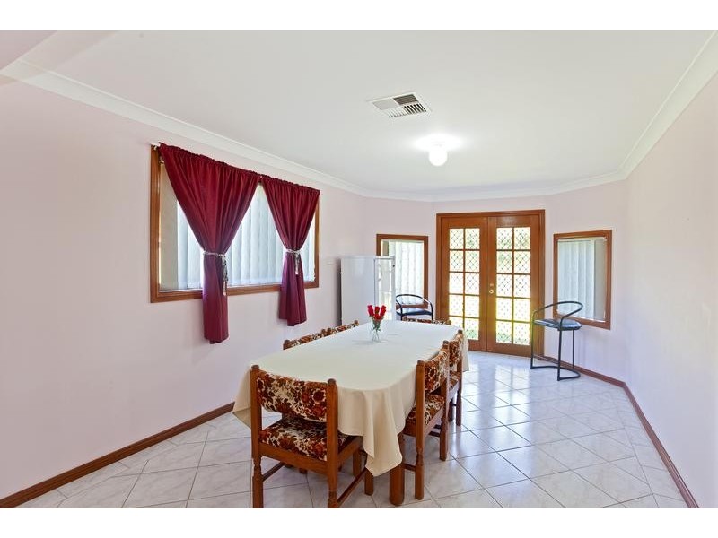 18 Chesham Place, Chipping Norton NSW 2170