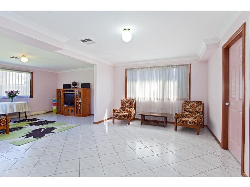 18 Chesham Place, Chipping Norton NSW 2170