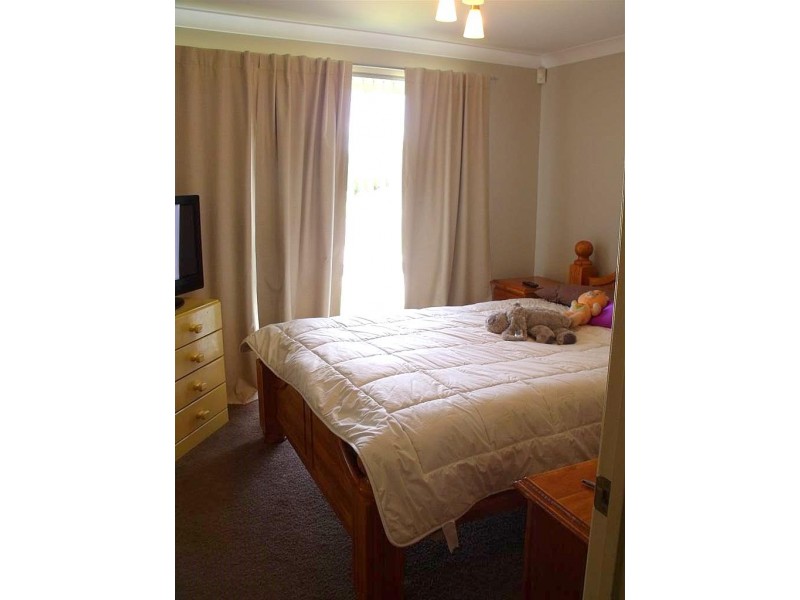 1 Darnay Place, Ambarvale NSW 2560