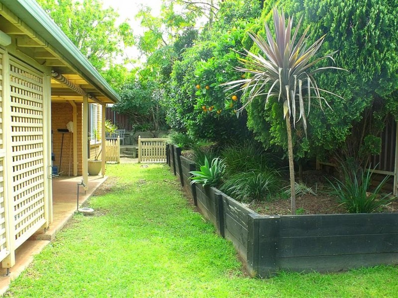 1 Darnay Place, Ambarvale NSW 2560