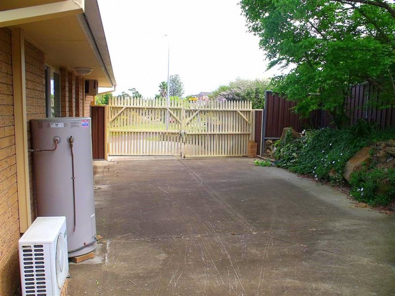1 Darnay Place, Ambarvale NSW 2560