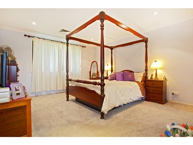 16 Beddington Court, Wattle Grove NSW 2173