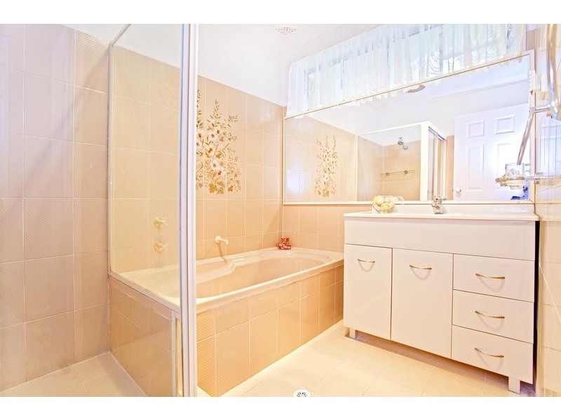 11 Bungarra Crescent, Chipping Norton NSW 2170