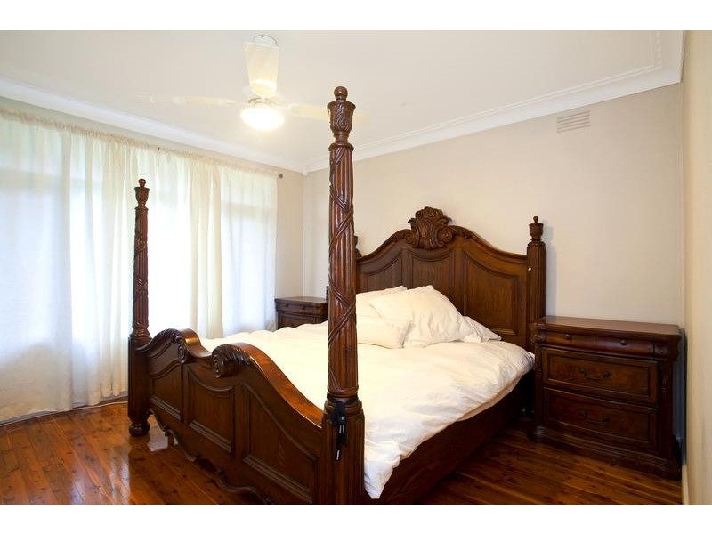 45 Gal Crescent, Moorebank NSW 2170