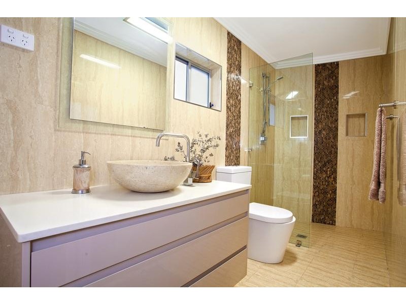 45 Gal Crescent, Moorebank NSW 2170