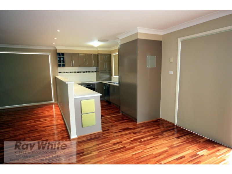8 Kaputar Court, Wattle Grove NSW 2173