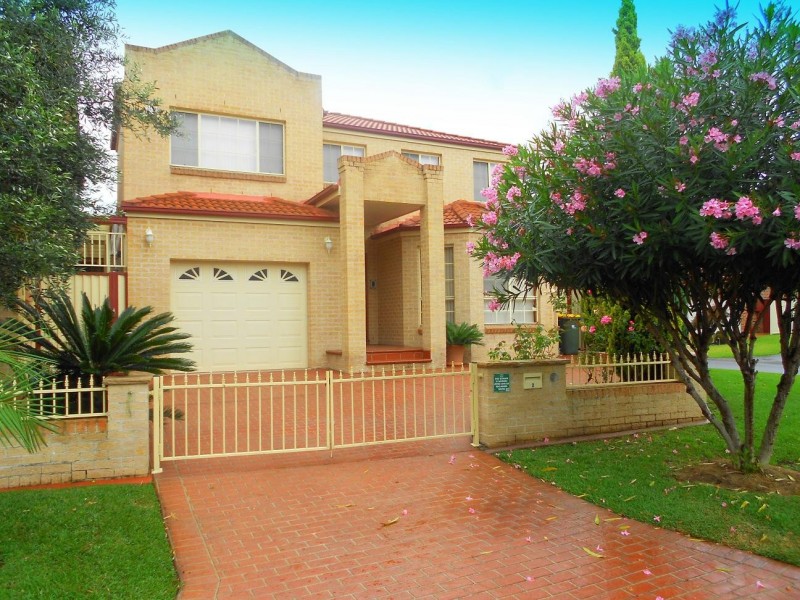 2 Aylsham Close, Chipping Norton NSW 2170