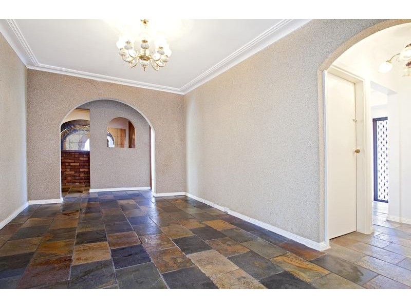 6 Kalana Close, Moorebank NSW 2170