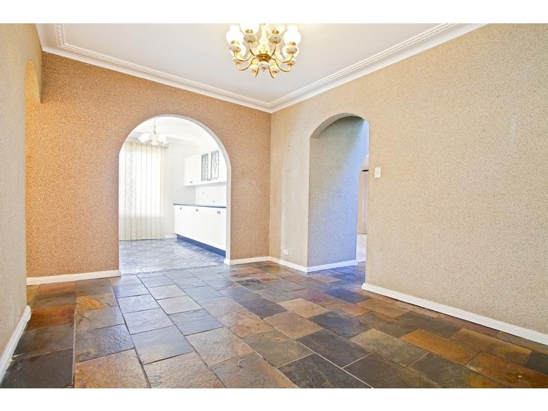 6 Kalana Close, Moorebank NSW 2170