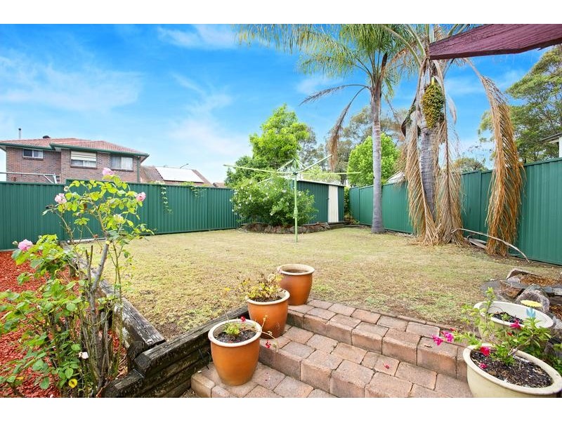 8 Dening Close, Chipping Norton NSW 2170